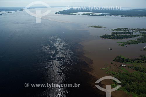  Subject: Meeting of the Waters of the Negro and Solimões Rivers  / Place: Manaus city - Amazonas state (AM) - Brazil / Date: 06/2007 