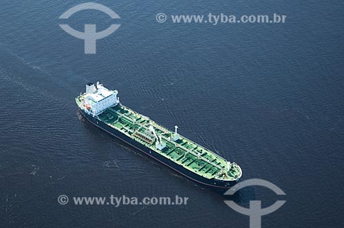  Subject: Cargo ship crossing the Negro River / Place: Manaus city - Amazonas state (AM) - Brazil / Date: 06/2007 