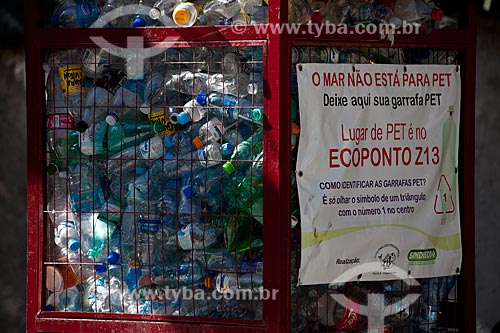  Subject: Catch basket of pet bottles - Ecopoint / Place: Copacabana neighborhood - Rio de Janeiro city - Rio de Janeiro state (RJ) - Brazil / Date: 04/2011 