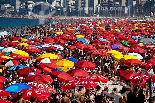  Subject: Bathers on the Ipanema Beach / Place: Ipanema neighborhood - Rio de Janeiro city - Rio de Janeiro state (RJ) - Brazil / Date: 04/2011 