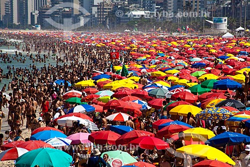  Subject: Bathers on the Ipanema Beach / Place: Ipanema neighborhood - Rio de Janeiro city - Rio de Janeiro state (RJ) - Brazil / Date: 04/2011 