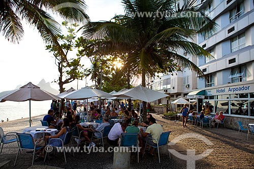  Subject: People on restaurant table on the boardwalk of Arpoador / Place: Ipanema neighborhood - Rio de Janeiro city - Rio de Janeiro state (RJ) - Brazil / Date: 04/2011 