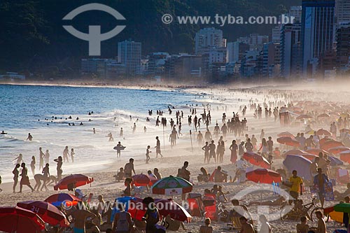  Subject: Bathers on the Ipanema Beach / Place: Ipanema neighborhood - Rio de Janeiro city - Rio de Janeiro state (RJ) - Brazil / Date: 04/2011 