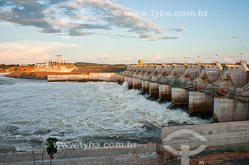  Subject: Sunset at the spillway of Estreito Hydroelectric Power Plant - Estreito HPP / Place: Estreito city - Maranhao state (MA) - Brazil / Date: 20/03/2011 