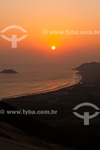  Subject: Sunset viewed from Huamanchacate Dune / Place: Coishco - Department of Ancash - Peru - South America / Date: 07/05/2011 