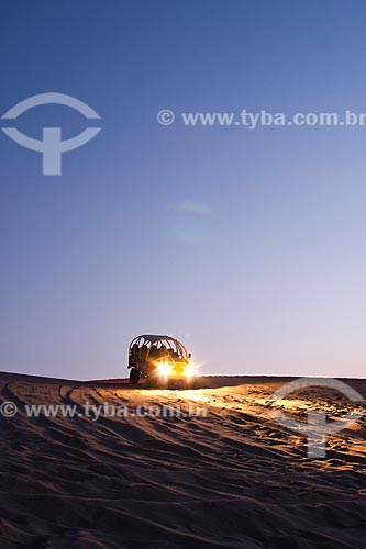  Subject: Vehicle for desert tour / Place: Ica - Department of Ica - Peru - South America / Date: 12/05/2011 