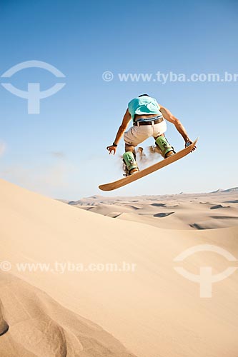  Subject: Sandboarding at Huacachina Desert / Place: Ica - Department of Ica - Peru - South America / Date: 13/05/2011 