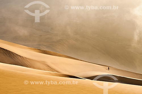  Subject: Sandboarding on Cerro Toro Mata / Place: Acari - Department of Arequipa - Peru - South America / Date: 22/05/2011 