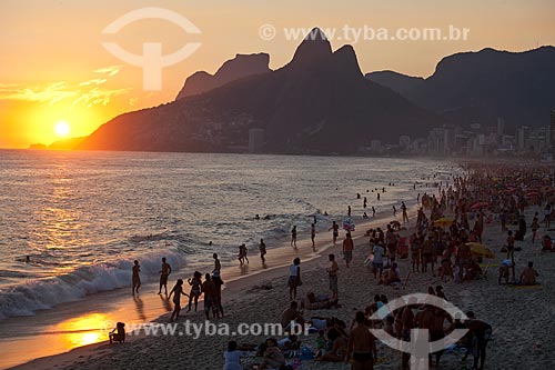  Subject: Ipanema Beach with Two Brothers Mountain (Morro Dois Irmãos) and Rock of Gavea (pedra da Gávea) in the background / Place: Ipanema neighborhood - Rio de Janeiro city - Rio de Janeiro state (RJ) - Brazil / Date: 02/2011 