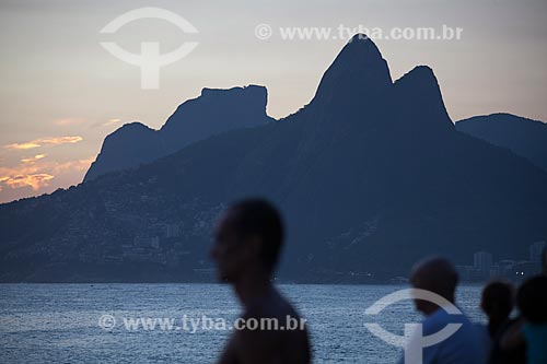  Subject: Ipanema Beach with Two Brothers Mountain (Morro Dois Irmãos) and Rock of Gavea (pedra da Gávea) in the background / Place: Ipanema neighborhood - Rio de Janeiro city - Rio de Janeiro state (RJ) - Brazil / Date: 02/2011 