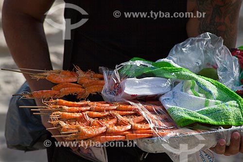  Subject: Street vendor of shrimp in Ipanema beach / Place: Ipanema neighborhood - Rio de Janeiro city - Rio de Janeiro state (RJ) - Brazil / Date: 02/2011 