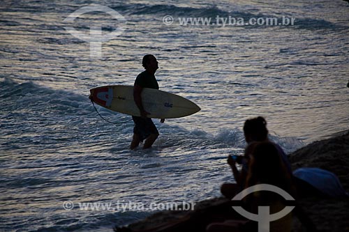  Subject: Surfer in Arpoador Beach / Place: Ipanema neighborhood - Rio de Janeiro city - Rio de Janeiro state (RJ) - Brazil / Date: 02/2011 