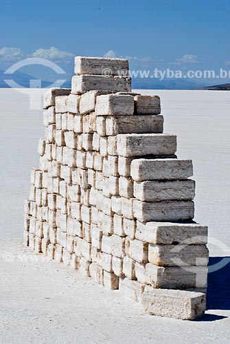  Subject: Block of salt piled in the Salar de Uyuni - Bolivian Altiplano / Place: Bolivia - South America / Date: 01/2011 