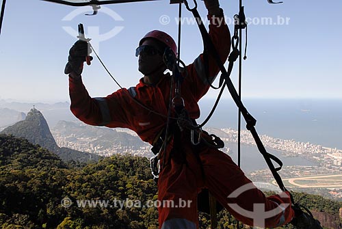  Subject: Industrial alpinism - Sumare antenna maintenance / Place: Rio de Janeiro city - Rio de Janeiro state (RJ) - Brazil / Date: 2011 