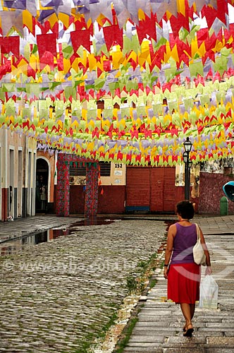  Subject: Street decorated with flags to June Festival / Place: Sao Luis - Maranhao state (MA) - Brazil / Date: 06/2011 