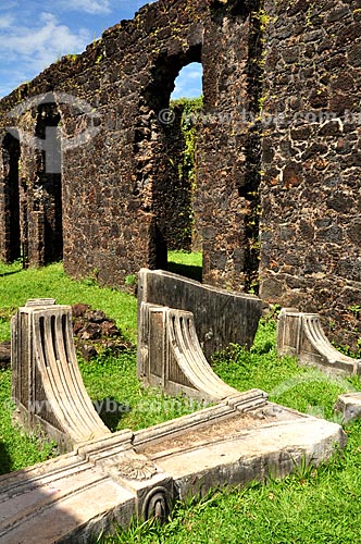  Subject: Ruins of the Palace of Baron Pindare - construction made ??to receive Dom Pedro II / Place: Alcantara city - Maranhao state (MA) - Brazil / Date: 07/2011 