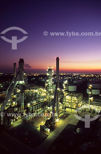  Subject: Oil refinery illuminated / Place: Paulinia city - Sao Paulo state (SP) - Brazil / Date: 01/2001 
