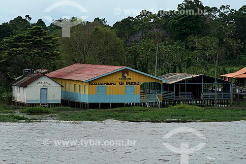  Subject: Village on the banks of the Amazon River / Place: Parintins city - Amazonas state (AM) - Brazil / Date: 06/2011 