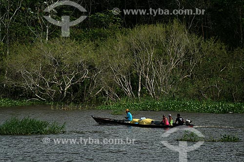  Subject: Boat of riverines on Amazonas River / Place: Itacoatiara city - Amazonas state (AM) - Brazil / Date: 06/2011 