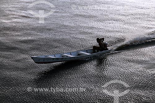  Subject: Boat of riverine on Amazonas River / Place: Itacoatiara city - Amazonas state (AM) - Brazil / Date: 06/2011 