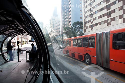  Subject: Tubular station of articulated buses - known as the Tube Station / Place: Batel neighborhood - Curitiba city - Parana state (PR) - Brazil / Date: 05/2011 
