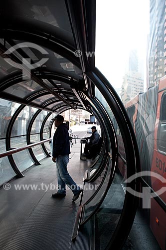  Subject: Tubular station of articulated buses - known as the Tube Station / Place: Batel neighborhood - Curitiba city - Parana state (PR) - Brazil / Date: 05/2011 