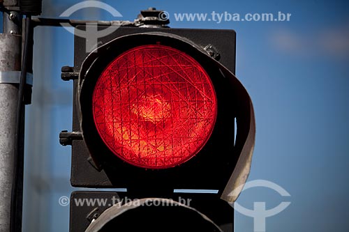  Subject: Traffic light red / Place: Curitiba city - Parana state (PR) - Brazil / Date: 05/2011 
