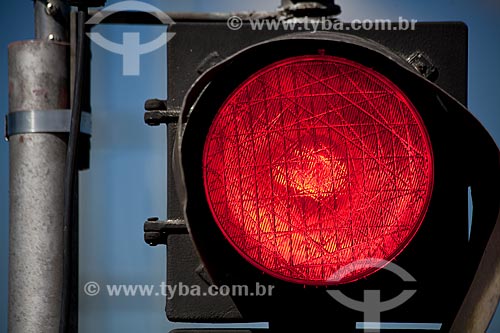  Subject: Traffic light red / Place: Curitiba city - Parana state (PR) - Brazil / Date: 05/2011 