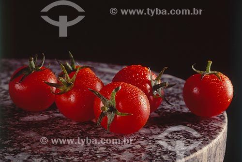  Subject: Cherry tomatoes on the table / Place: Studio / Date: 2004 