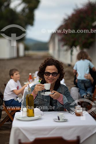  Subject: Tourist in bar table / Place: Paraty city - Rio de Janeiro state (RJ) - Brazil / Date: 07/2011 