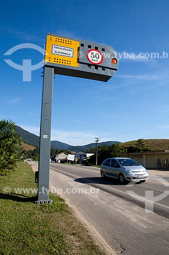  Subject: Electronic Radar for speed control on the BR-101 Road, near Cachoeiras de Macacu city / Place: Rio de Janeiro state (RJ) - Brazil / Date: 06/2011 