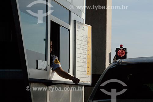  Subject: Toll booth in Highway BR-101 - Near Itaborai city / Place: Rio de Janeiro state (RJ) - Brazil / Date: 06/2011 