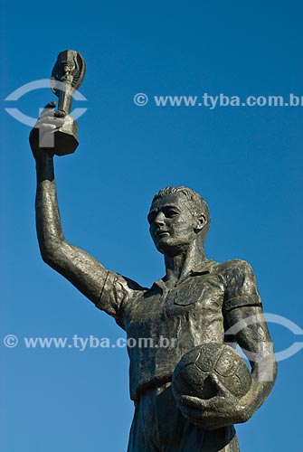  Subject: Hilderaldo Luiz Bellini statue  in the main gate of the Journalist Mario Filho Stadium / Place: Maracana neighborhood - Rio de Janeiro city (RJ) - Rio de Janeiro state (RJ) - Brazil / Date: 06/2010 
