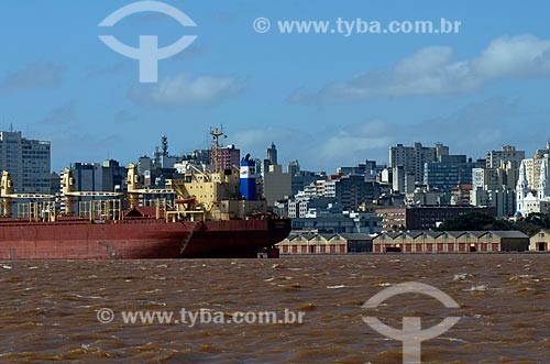  Subject: Cargo ship on Guaiba Lake  / Place: Porto Alegre city - Rio Grande do Sul state (RS) - Brazil / Date: 07/2011 