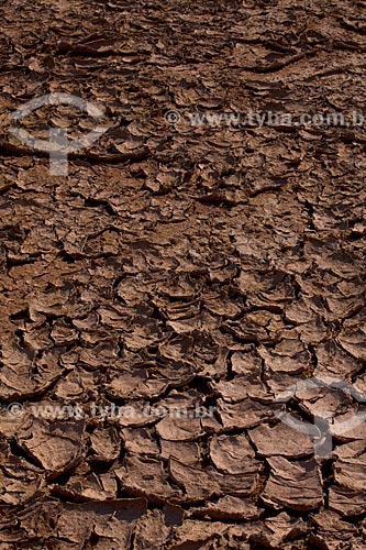  Subject: Earth cracked by drought / Place: Caraguatatuba city - Sao Paulo state (SP) - Brazil / Date: 08/2011 