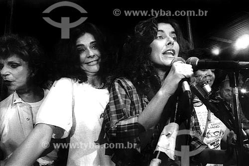  Subject: Maite Proença with Maria Claudia and  Tonia Carrero at the Comicio das Diretas in front of Nossa Senhora da Candelaria Church / Place: Rio de Janeiro city - Rio de Janeiro state (RJ) - Brazil / Date: 04/1984 