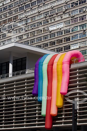  Subject: Paulista Avenue building decorated for the Gay Parade / Place: Sao Paulo city - Sao Paulo state (SP) - Brazil / Date: 06/2011 