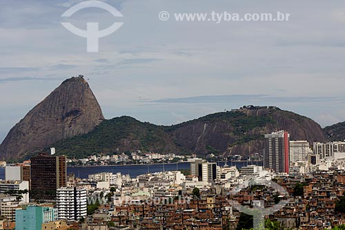  Subject: View of Sugar Loaf with Santo Amaro Slum in the foreground / Place: Rio de Janeiro city - Rio de Janeiro state (RJ) - Brazil / Date: 03/2011 