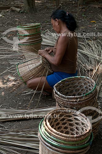  Subject: Handmade manufacture of acai baskets / Place: Abaetetuba city - Para state (PA) - Brazil / Date: 11/2009 
