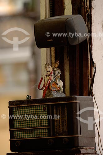  Subject: Old radio and image of Saint George in Senates Warehouse Bar / Place: City center - Rio de Janeiro city - Rio de Janeiro state (RJ) - Brazil / Date: 12/2007 