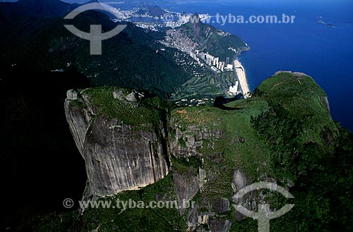  Subject: Aerial view of Rock of Gavea with Sao Conrado neighborhood in the background / Place: Rio de Janeiro city - Rio de Janeiro state (RJ) - Brazil / Date: 1998 