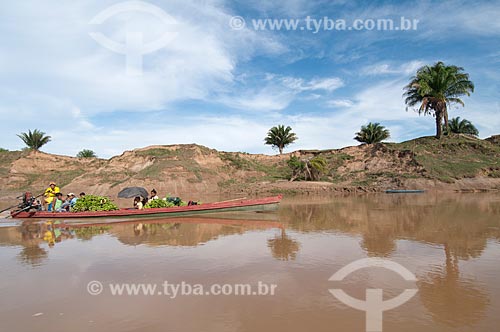  Subject: Boat transporting fruit and people with use of rabeta / Place: Xapuri city - Acre state (AC) - Brazil / Date: 10/2008 
