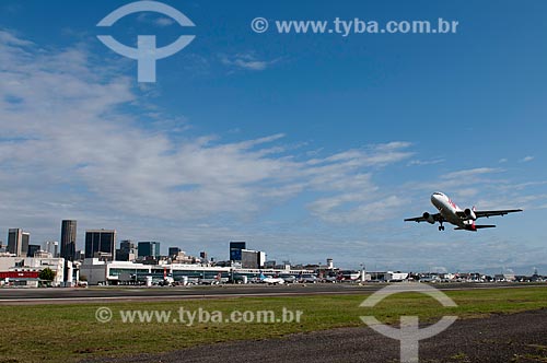  Subject: View of plane taking off from Santos Dumont Airport / Place: Rio de Janeiro city - Rio de Janeiro state (RJ) - Brazil / Date: 08/2009 