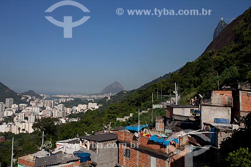  Subject: View of the Santa Marta slum with part of the neighborhood Humaita and Christ the Redeemer in the background / Place: Rio de Janeiro city - Rio de Janeiro state (RJ) - Brazil / Date: 05/2011 