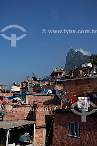  Subject: View of the Santa Marta slum with Christ the Redeemer in the background / Place: Rio de Janeiro city - Rio de Janeiro state (RJ) - Brazil / Date: 05/2011 