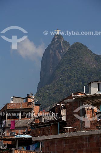  Subject: View of the Santa Marta slum with Christ the Redeemer in the background / Place: Rio de Janeiro city - Rio de Janeiro state (RJ) - Brazil / Date: 05/2011 