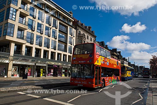  Subject: Tourist bus for city sightseeing view / Place: Edinburgh - Scotland - Europe / Date: 05/2010 