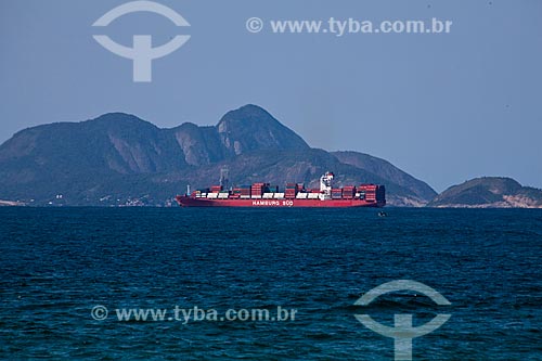  Subject: Cargo ship in the Guanabara Bay with Niteroi in the background / Place: Rio de Janeiro city - Rio de Janeiro state (RJ) - Brazil / Date: 05/2011 