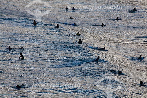  Subject: Surfers in Arpoador Beach at dusk / Place: Ipanema neighborhood - Rio de Janeiro city - Rio de Janeiro state (RJ) - Brazil / Date: 05/2011 