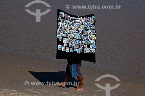  Subject: Street vendor  of religious articles at Arpoador beach  / Place: Ipanema neighborhood - Rio de Janeiro city - Rio de Janeiro state (RJ) - Brazil / Date: 05/2011 